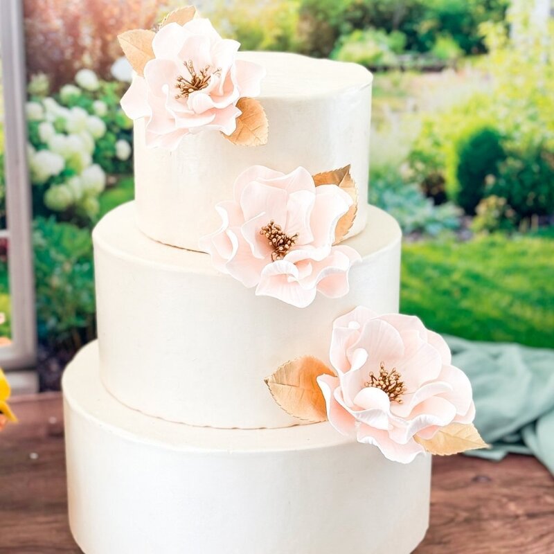 sugar flower bundles by kelsie cakes blushing bride wedding cake design
