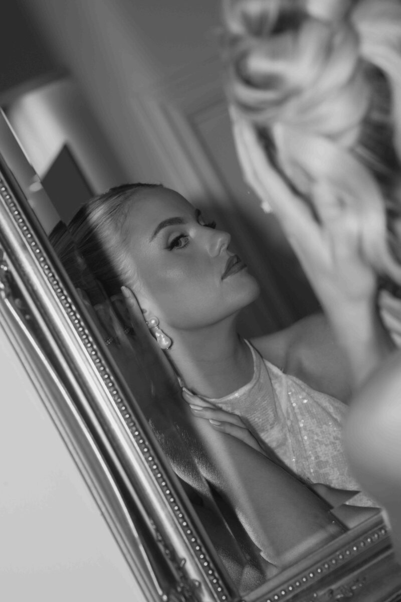 Bride mirror portrait Kwila Lodge