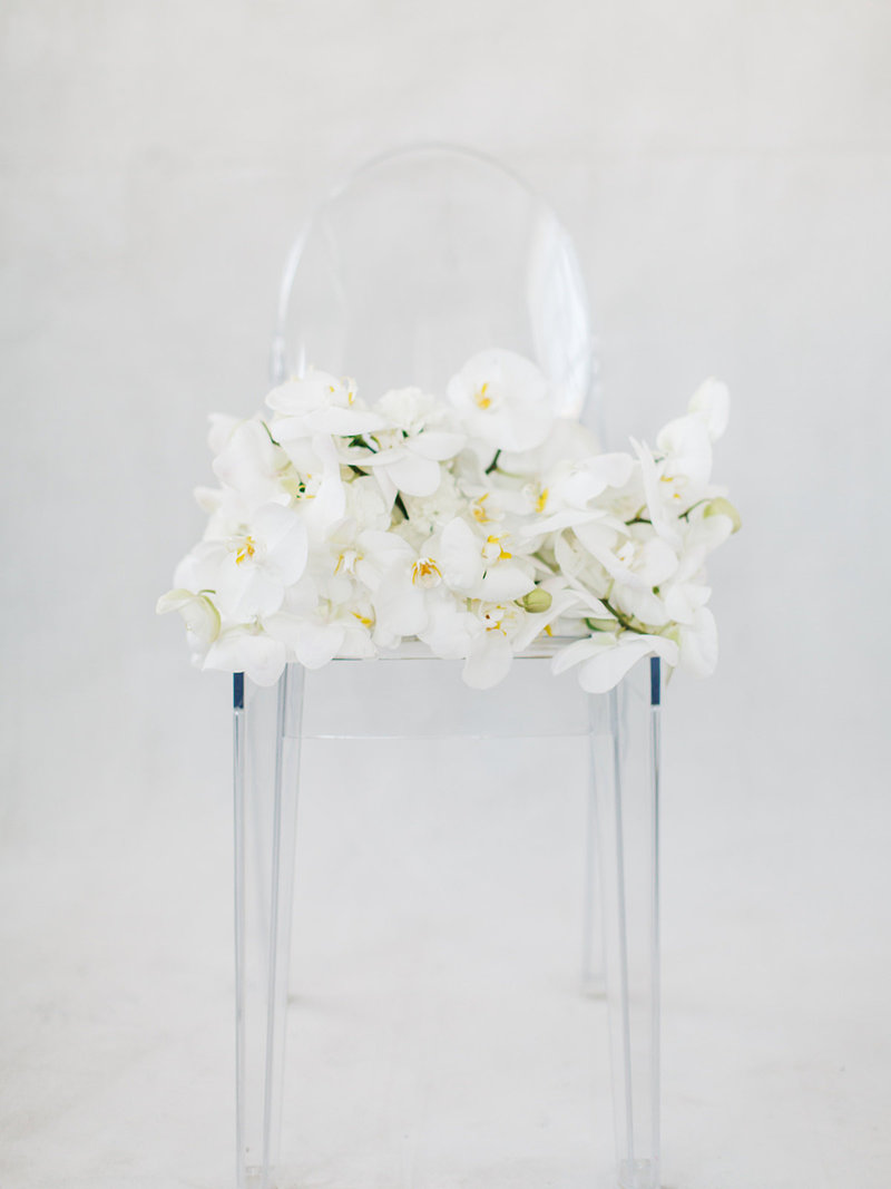 This modern blush pink table scape uses babys breath tastefully