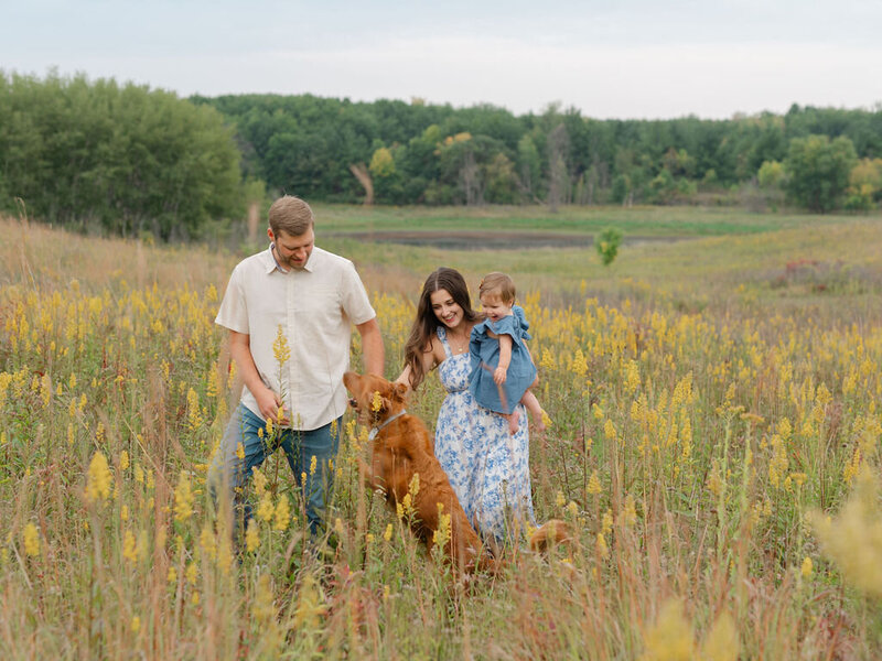 Classic-TruetoColor-Happy-SummerFamilyPictures-Bloomington-EdenPairie-Minnesota4