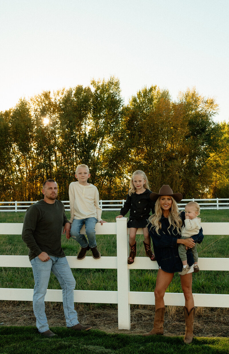 cinematic-backyard-summer-family-storytelling-session-judith-photo-co-37
