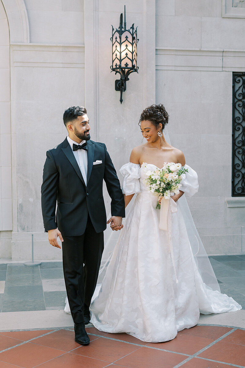 Elegant wedding ceremony showcasing a beautiful venue in Columbus, Ohio.