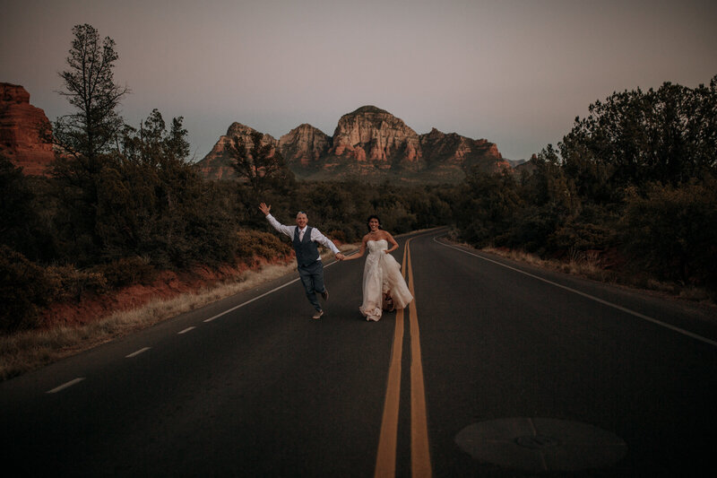 blue hour sedona with bridea nd groom in front of red rocks