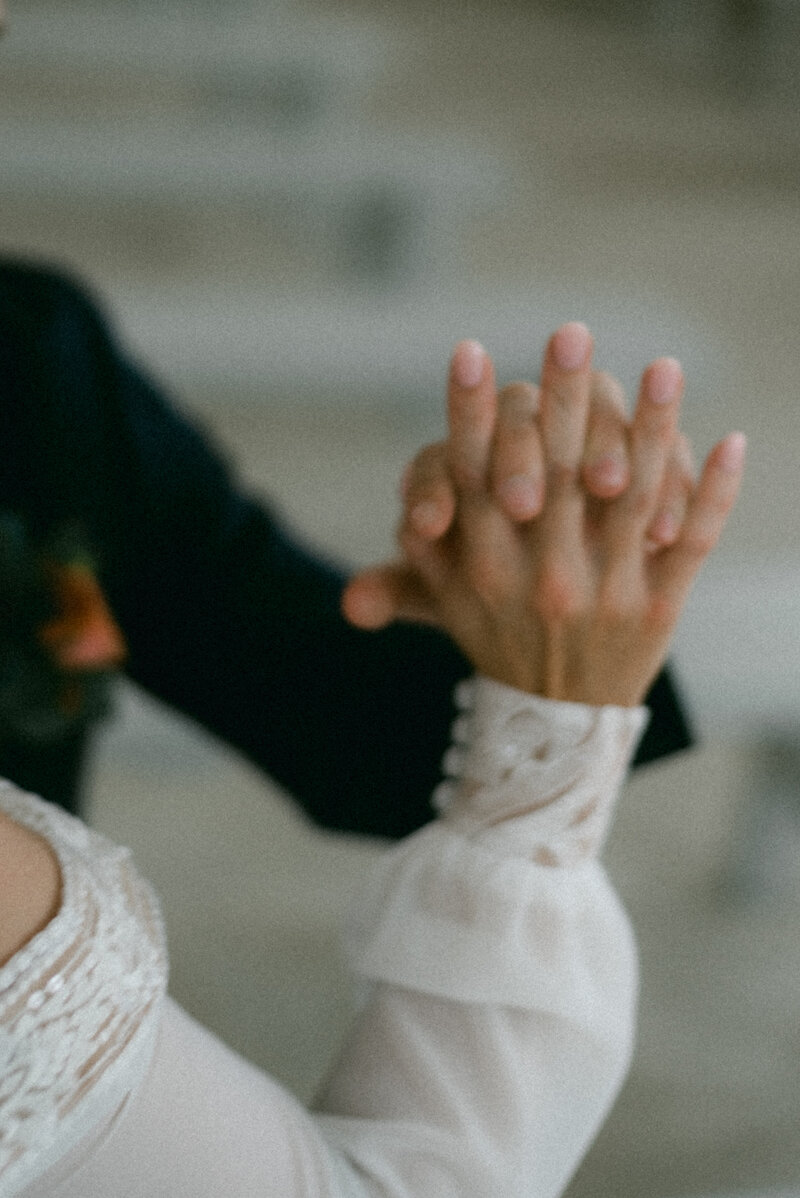 A romantic photograph of a wedding couple in Oitbacka gård captured by wedding photographer Hannika Gabrielsson in Finland