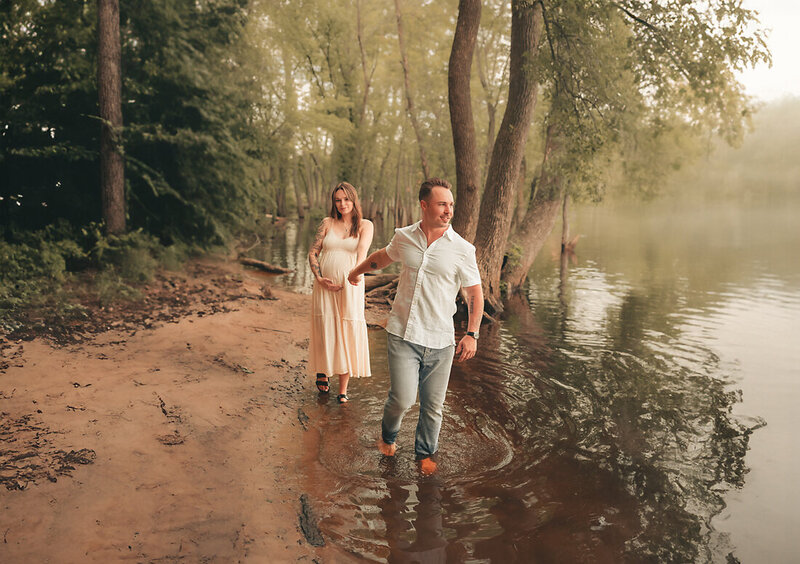 Celebrate the beauty of motherhood with elegant maternity photography in Minneapolis. Capture the joy and anticipation of your pregnancy.
