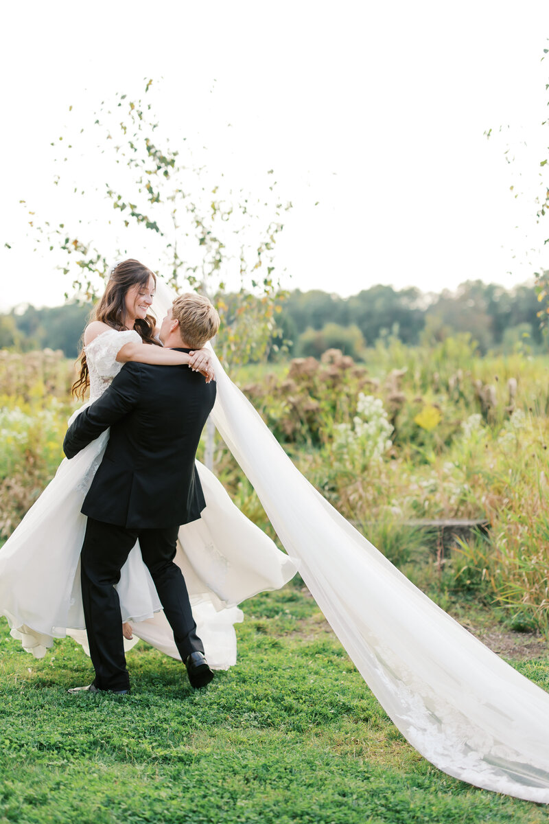 BreezewayBarnsandGardenWeddingPerry,NYKelseeRislerPhotography-Kaiden+Dominique-906