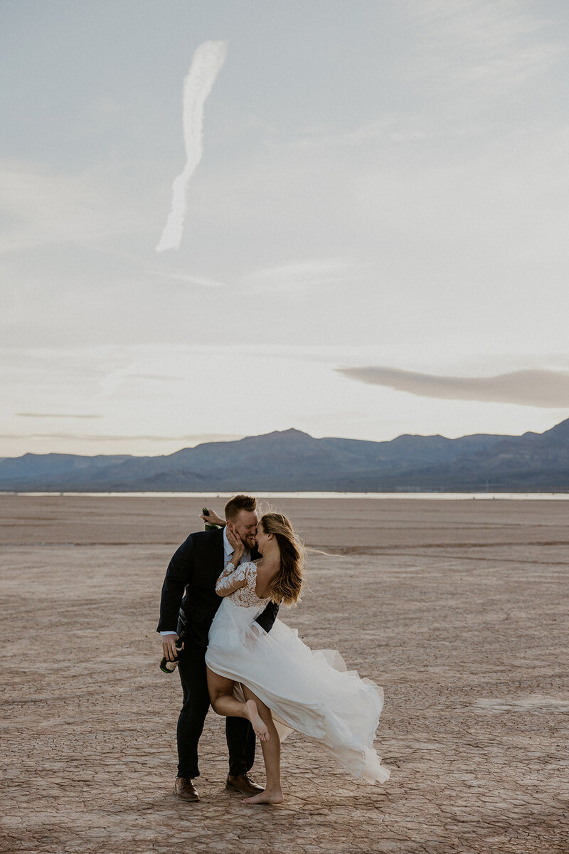 Intimate wedding photos in Utah