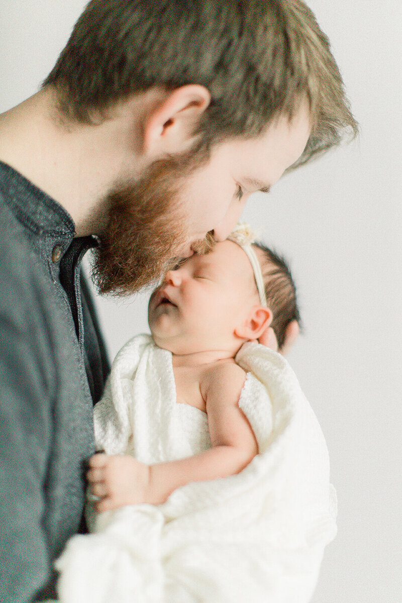 WendyGruselle_Milwaukee_WI_Newborn_Photographer_N_Family-10