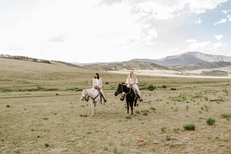 colorado elopement photographer in aspen, bride and groom riding horses
