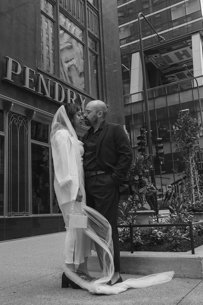 Modern wedding photos at Pendry Chicago, Ilinois hotel