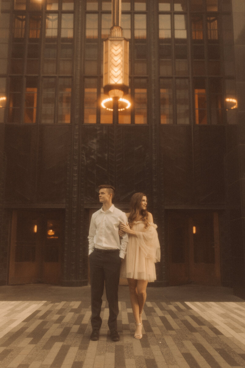 unique and vintage inspired engagement photos in downtown Des Moines, Iowa