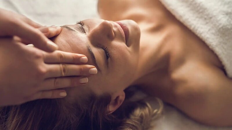 Ana Viveros, massage therapist at Masajes Azomali in San Miguel De Allende, offering healing bodywork and personalized massage therapy for relaxation and holistic wellness through EnForma.
