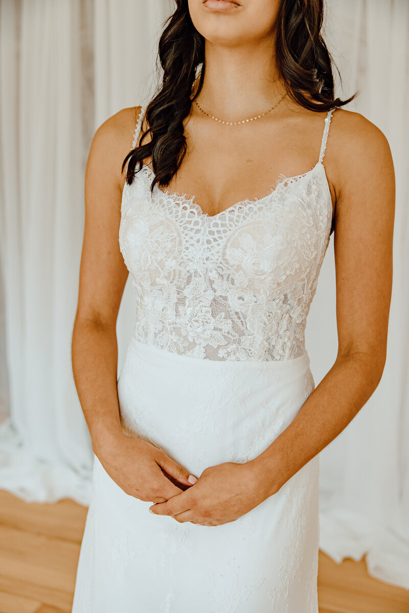 Annika plain front closeup 