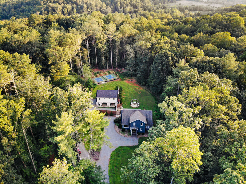 Chez Moi is a six bedroom vacation home located in Nellysford Virginia