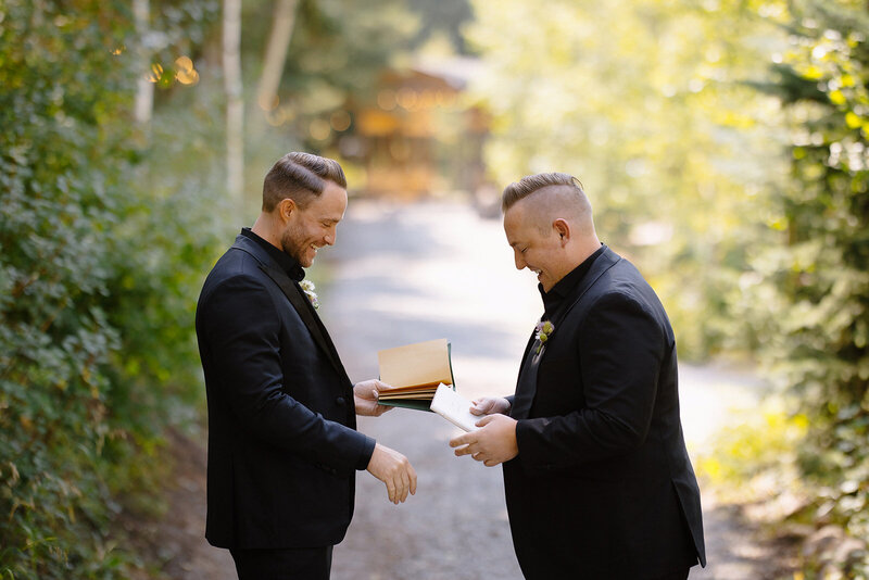 Estes Park Wedding Photographer Denver Wedding Venue Planner Della Terra Mountain Top Fall Colorful Wedding Liz Osban Photography Black Canyon Inn Wyoming Wedding Photographer Elopement Engagement 57