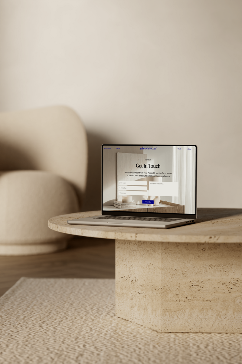 Website contactpagina ontwerp voor Gala Architecten op laptop