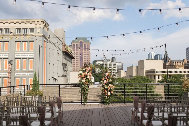 vista wedding ceremony and reception in downtown milwaukee wiscosnin, milwaukee wedding planner natural elegance llc, natural elegance events 23