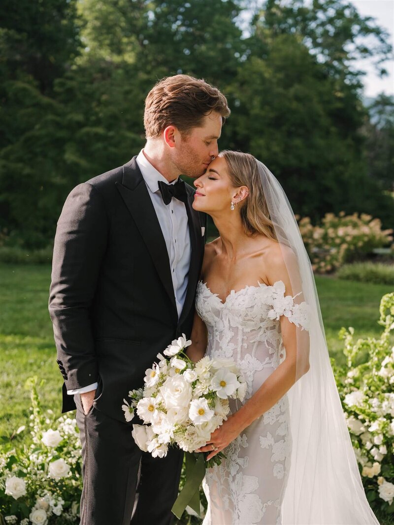becca-gavin-springvale-floral-green-white-wedding