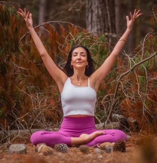 Camila guiding a client through healing hypnosis and acupuncture in her Mexico City wellness space.