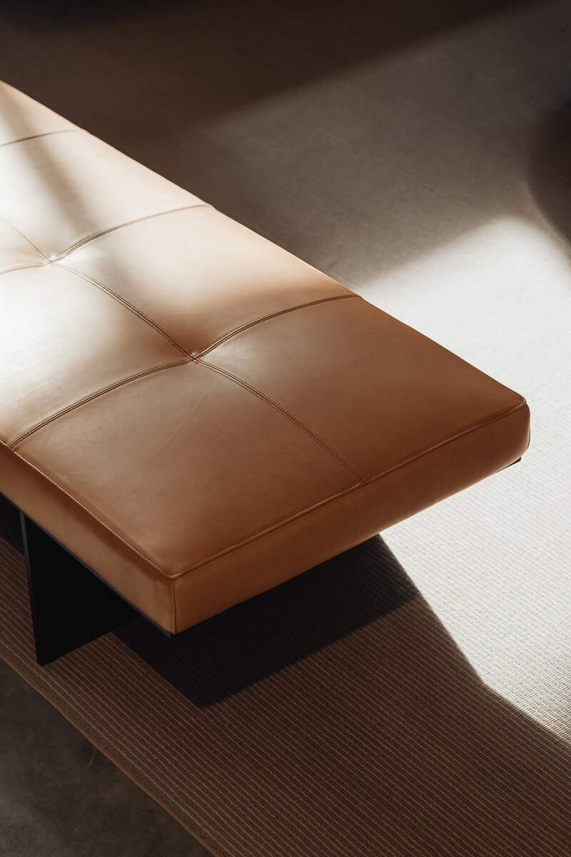 kaboompics_rectangular-leather-bench-with-a-sleek-minimalist-desig-37016