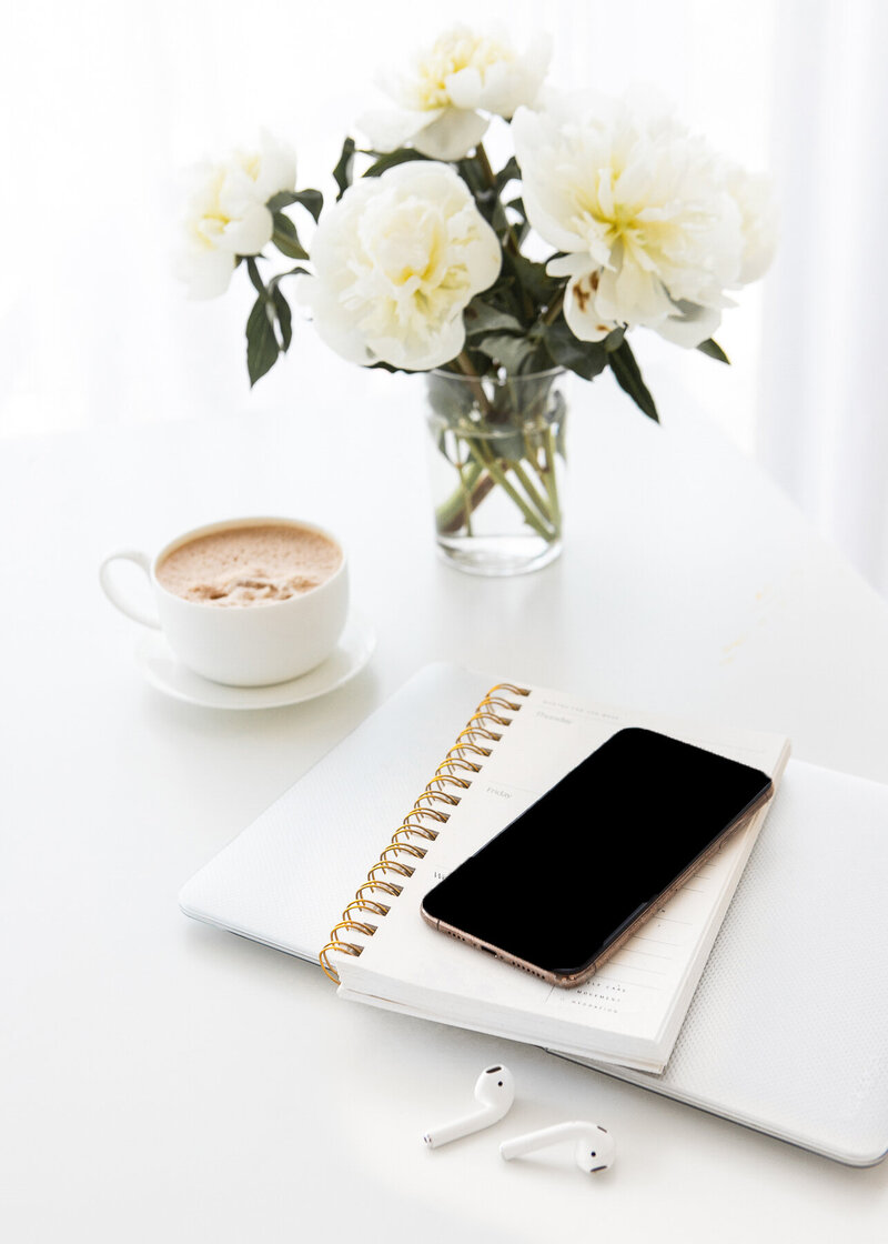 social-squares-canvas-white-styled-stock-photo004