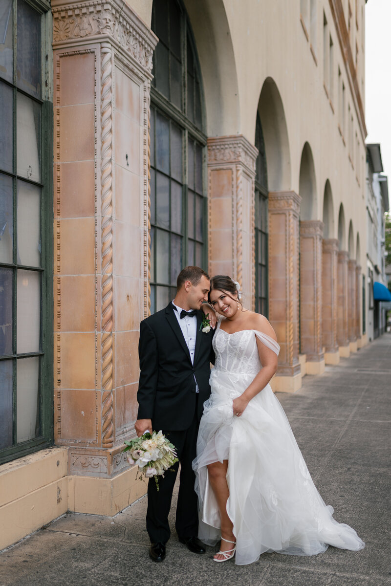 Couples photos at kualoa ranch, oahu, hawaii