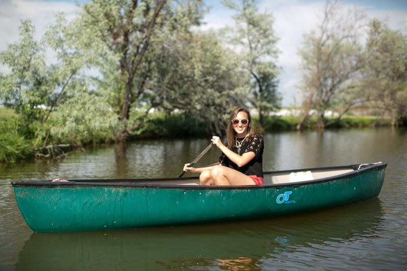 Berthoud Colorado senior portraits taken at a pond