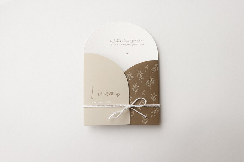Geboortekaartje-ronde-vormen-Lucas-beige-stans-6