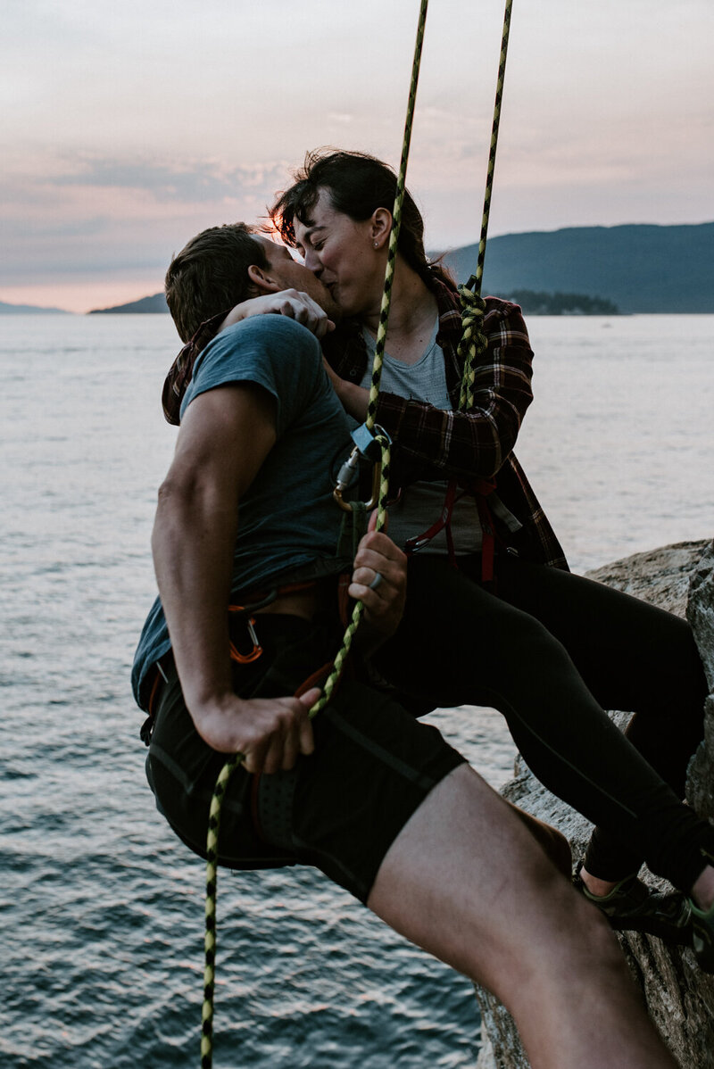 eloping couple Rock climbing Vancouver, Canada