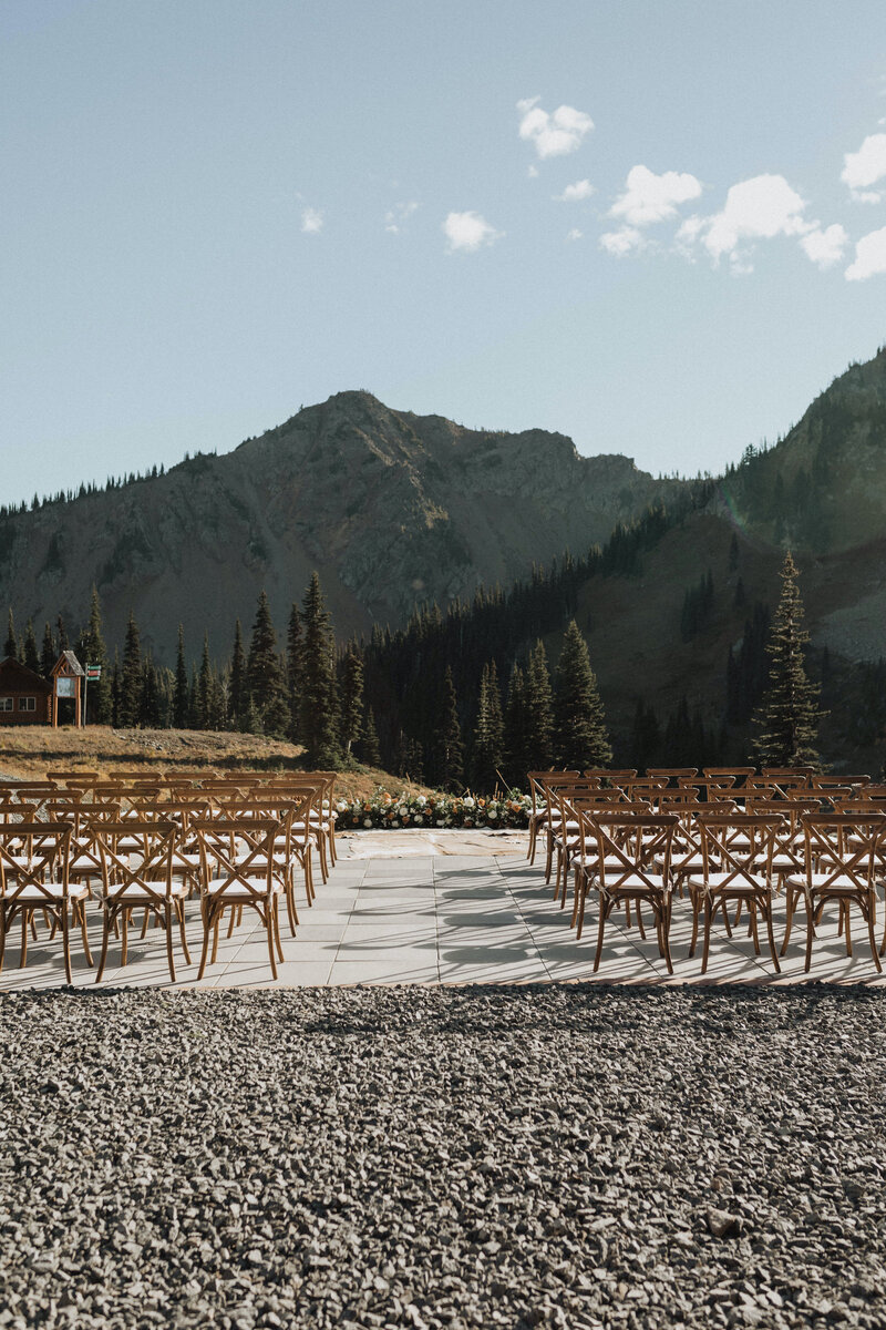 Bride and groom kissing outside Colorado wedding venue