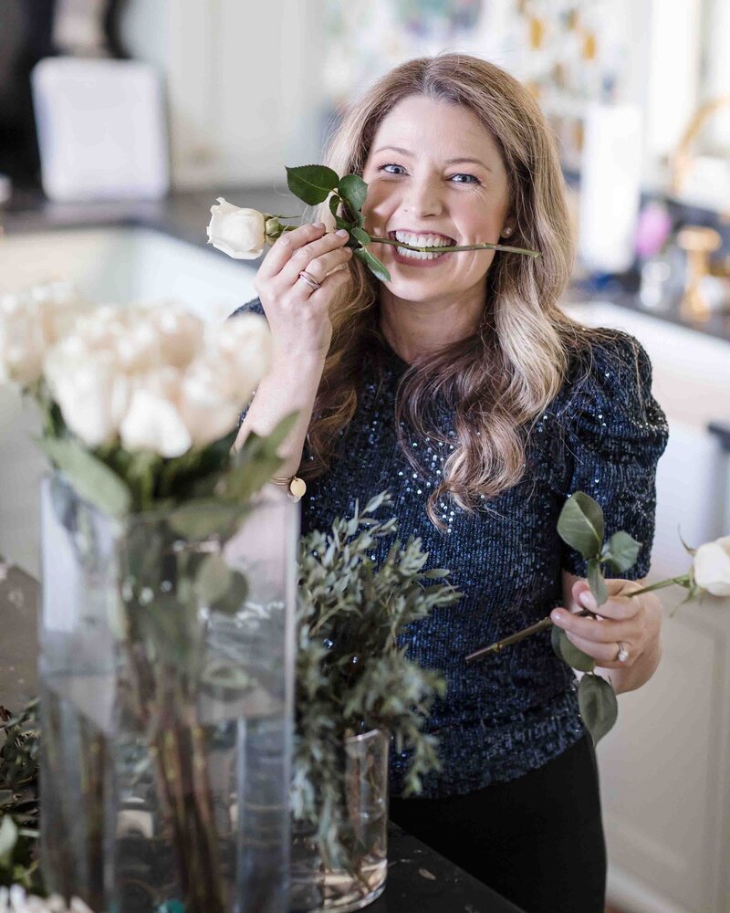 Tiburon interior designer arranges white roses