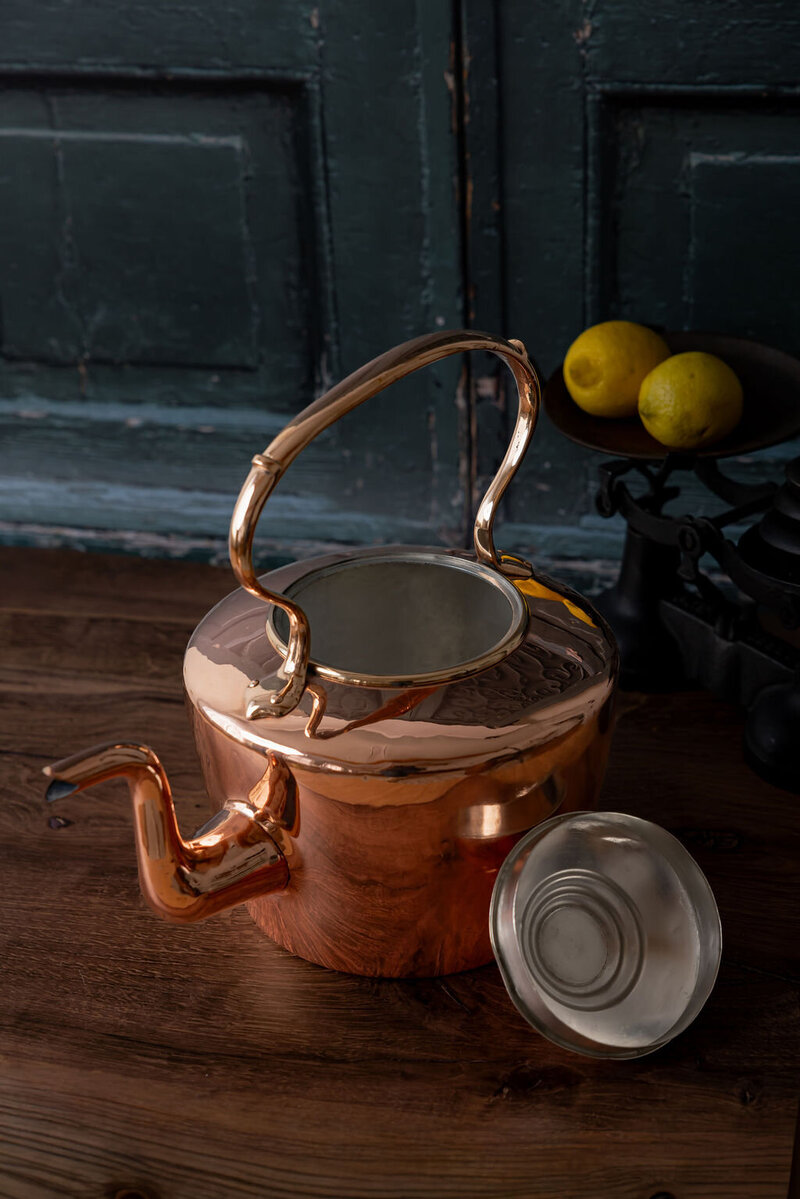 Round kettle with brass handle