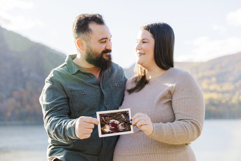 Hudson Valley maternity photographers capturing candid moments with partners and kids