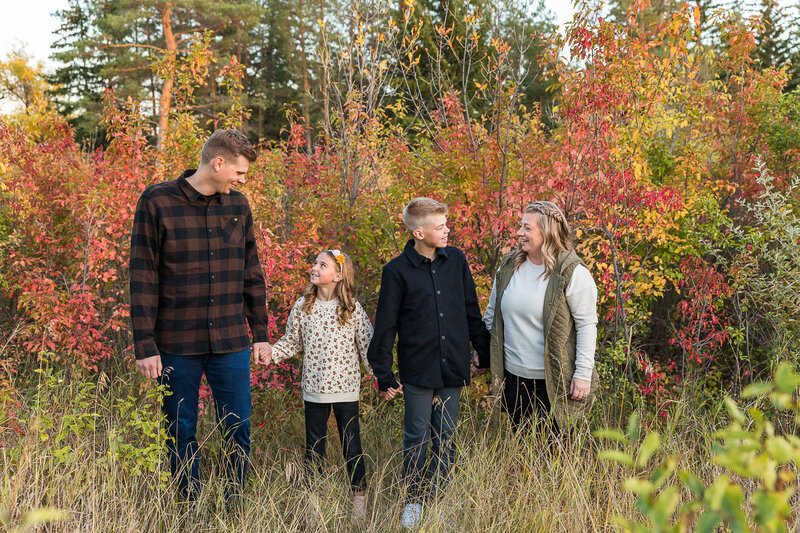 2024-krystal-moore-photography-moose-jaw-fall-family-photos-4