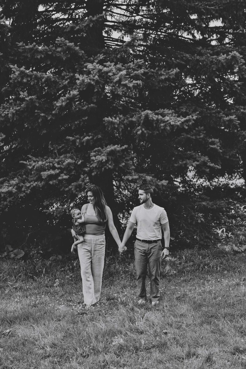 ElenaFamilyPhotoSessionToronto117-scaled