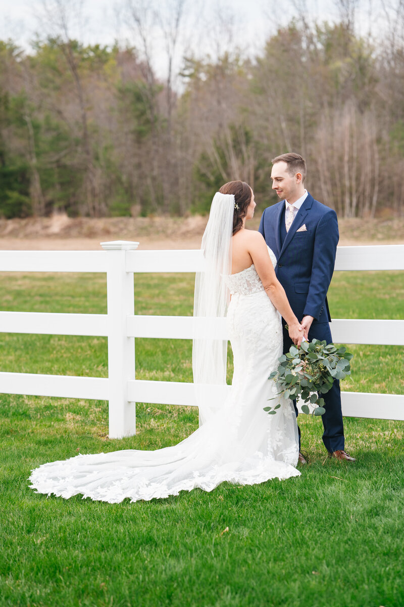 Couple portraits on wedding day 