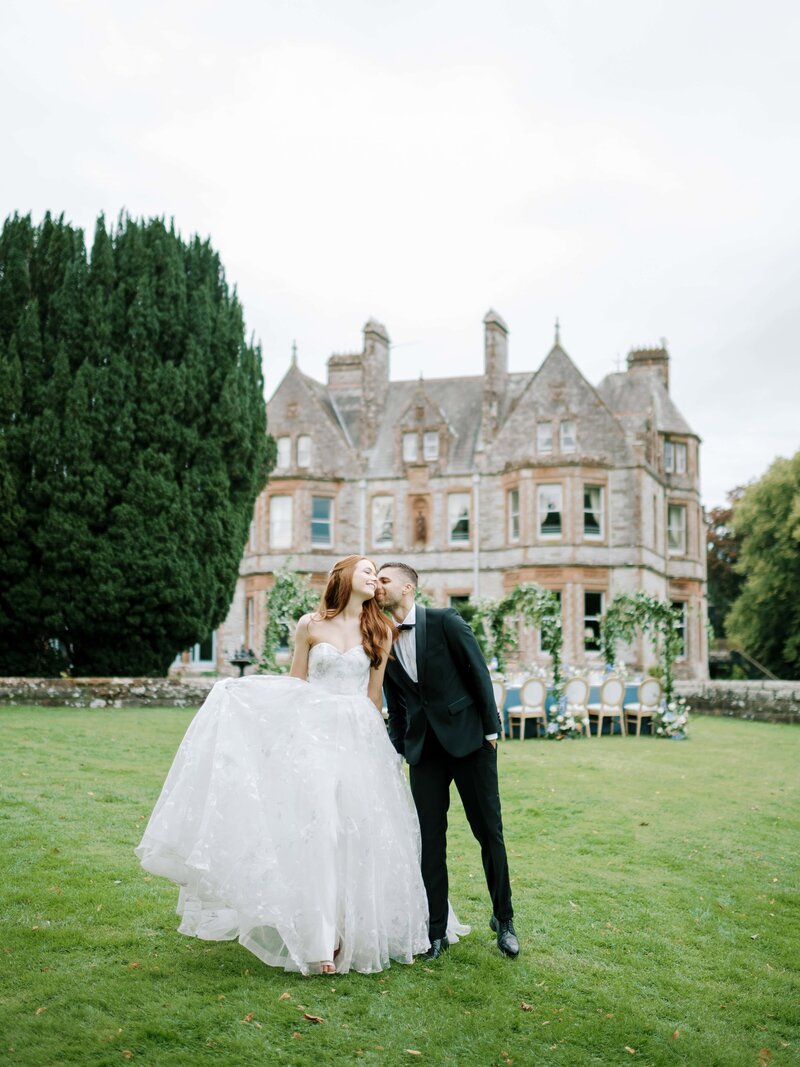 married-vintage-in-front-of-castle