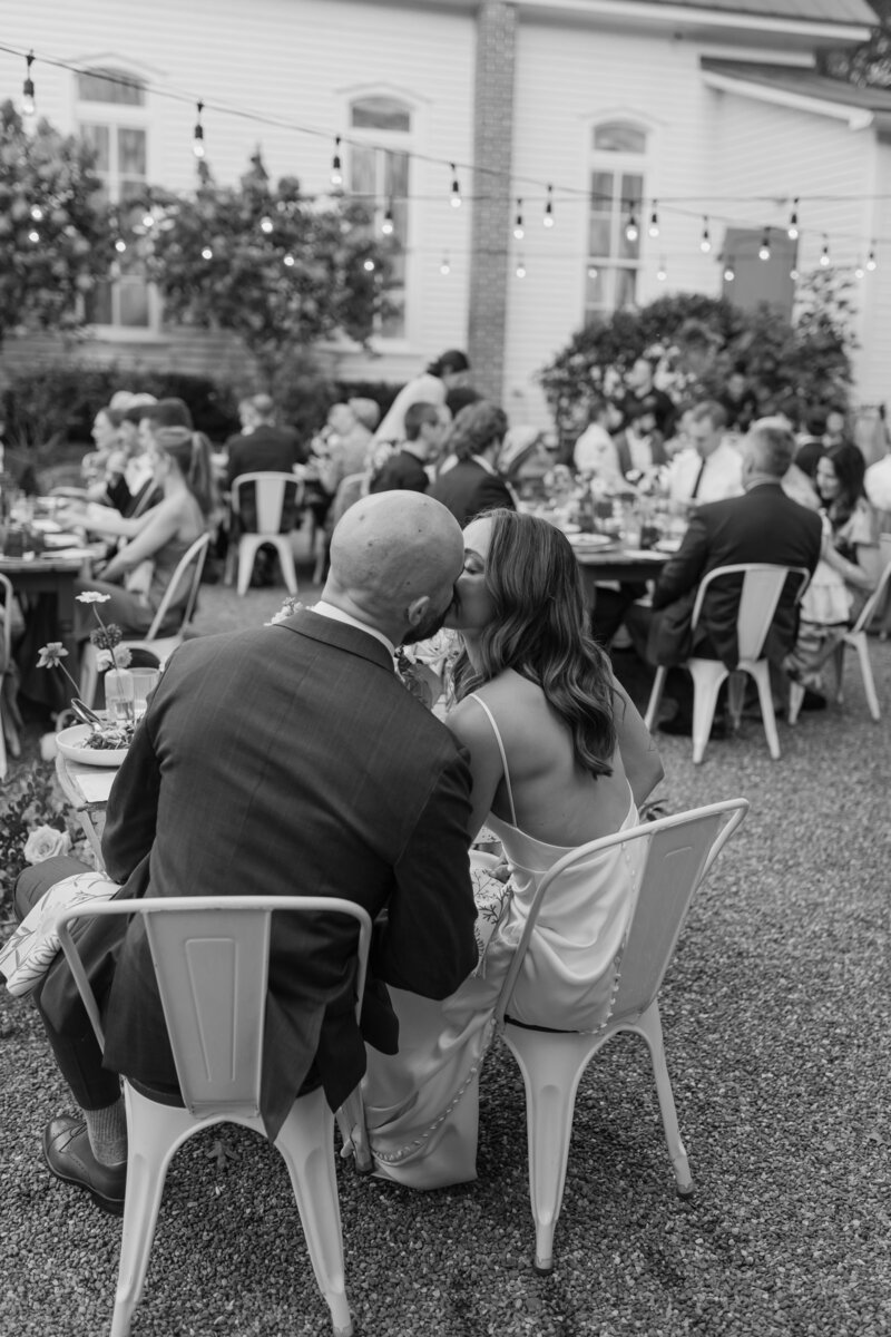 chapel-hill-raleigh-north-carolina-fall-october-wedding-documentary-style-al-fresco-reception-morgan-augusta-images-538