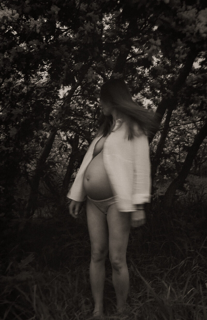 realisez votre seance grossesse dans la nature avec une photographe des alpes maritimes