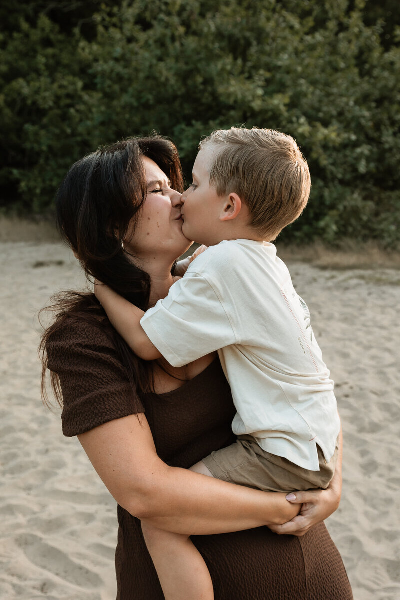 fotoshoot gezin gezins fotoshoot eindhoven valkenswaard gezinsfotograaf fotosgraaf noord brabant liefdevolle herinneringen