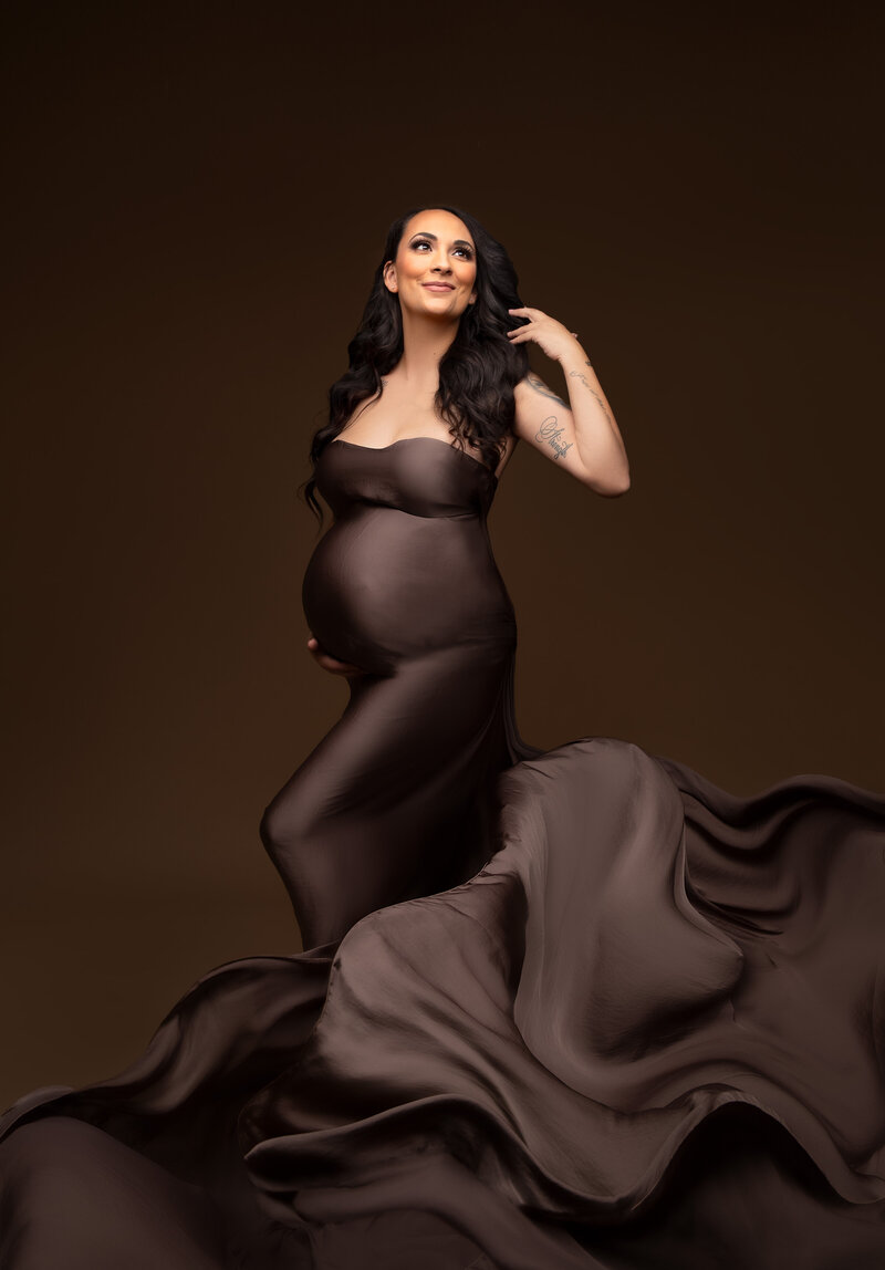 Elegant pregnant mother in Scottsdale Arizona 