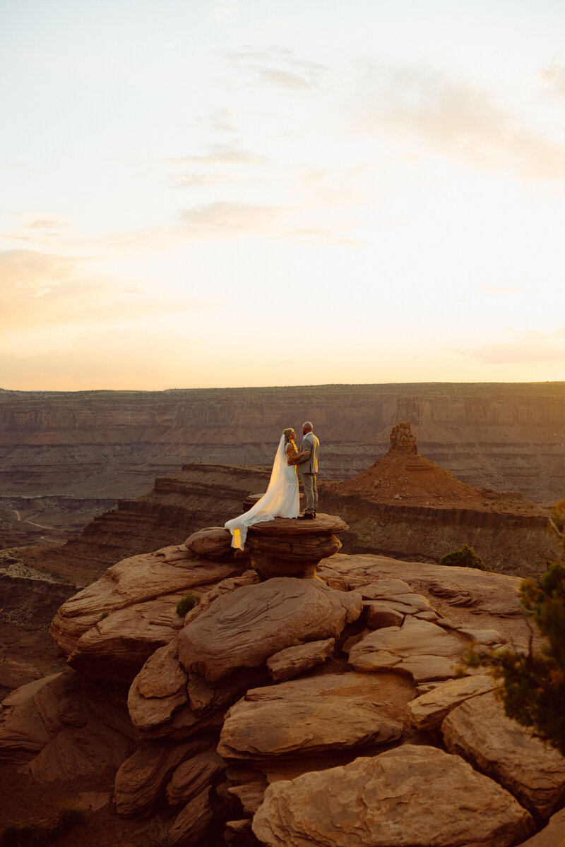 moab-elopement-photographer-uncharted-elopements5