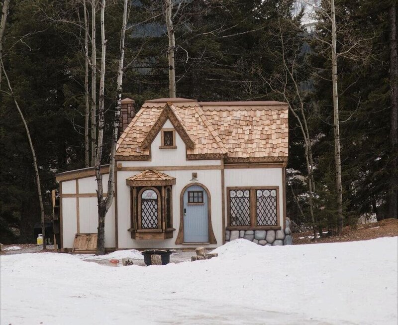 Cozy holiday home resort in a Canadian Forest