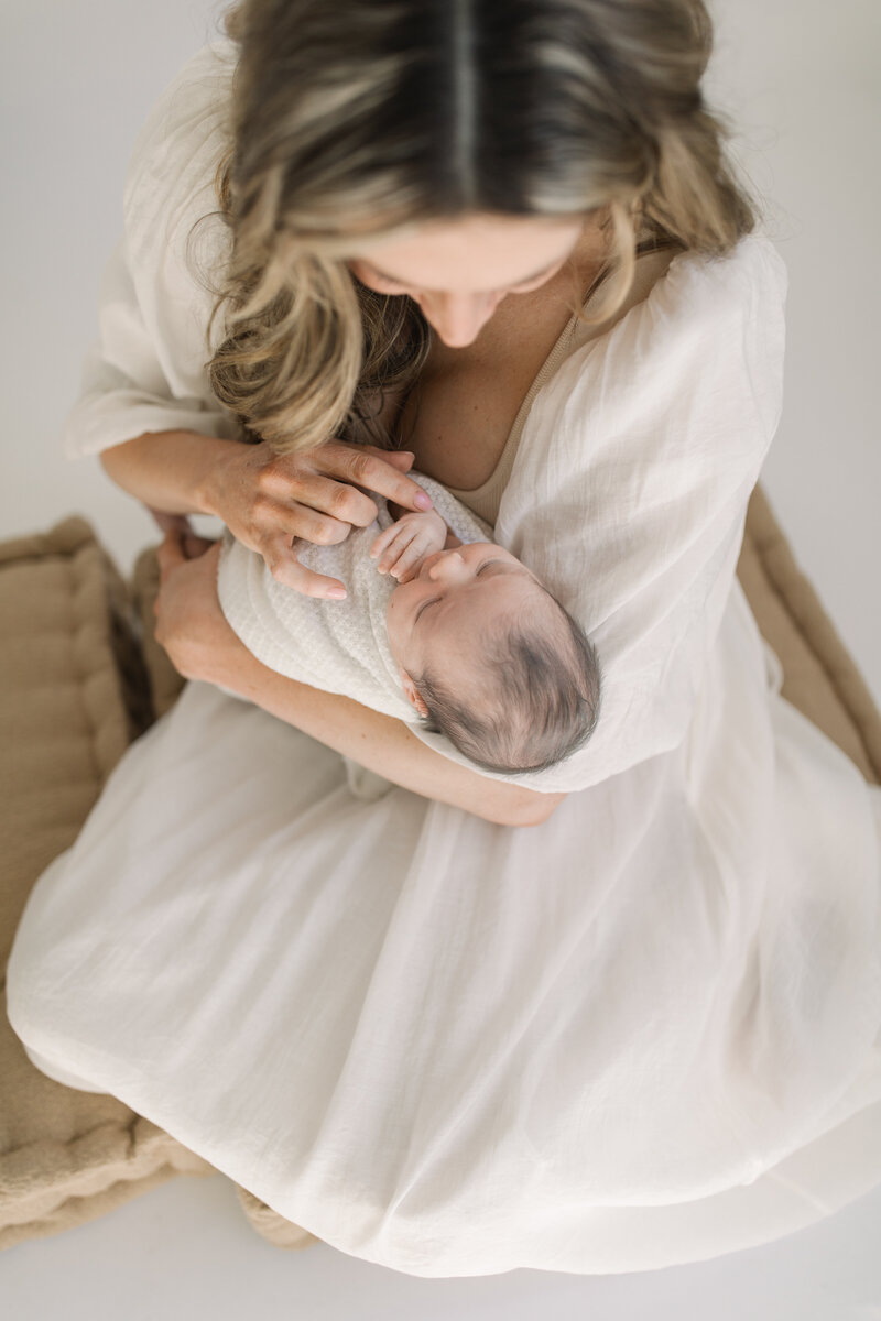 WendyGruselle_WI_Motherhood_Photographer_Becerra_2024-55