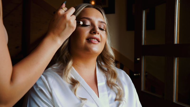 Bride getting ready at Mountain View Ranch