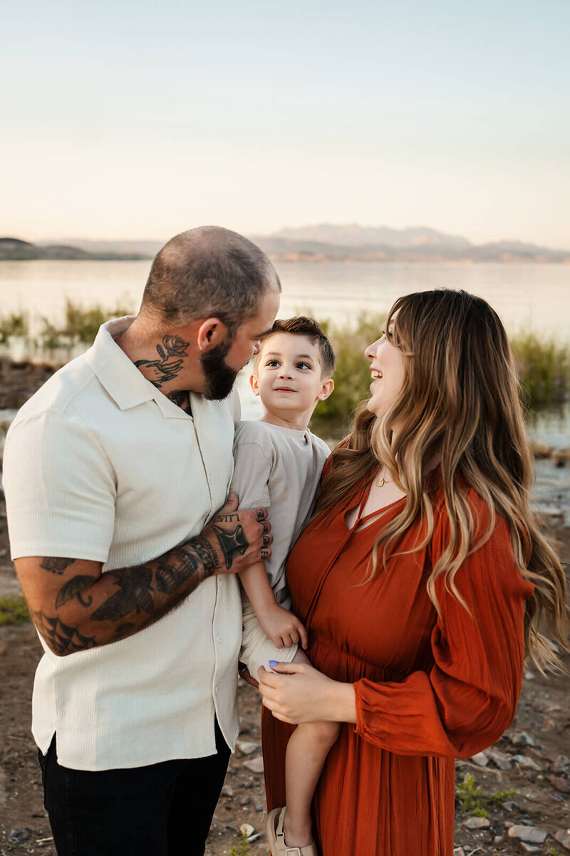 family-of-three- standing-in-front-of-the-lake-Rachel-Murray-photography