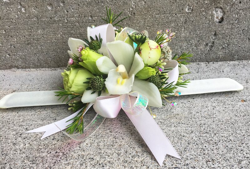BKC4U WEDDING FLOWERS WHITE SLAP BAND WRIST CORSAGE