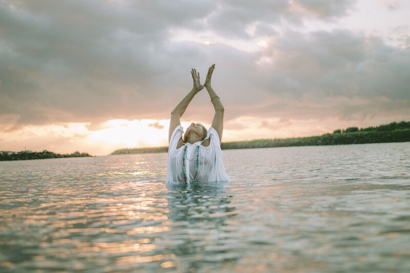 HarJiwan posing in the ocean
