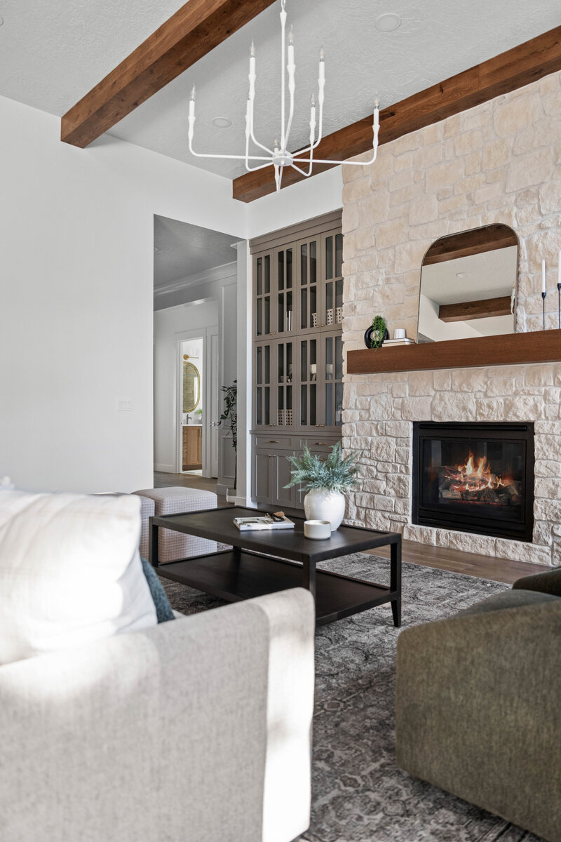 913 W Loretta St-37