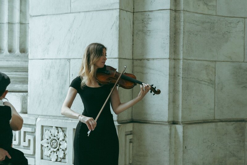 violin player for NYLP elopement shot by Elsie Goodman Photography | NYC Elopement Packages